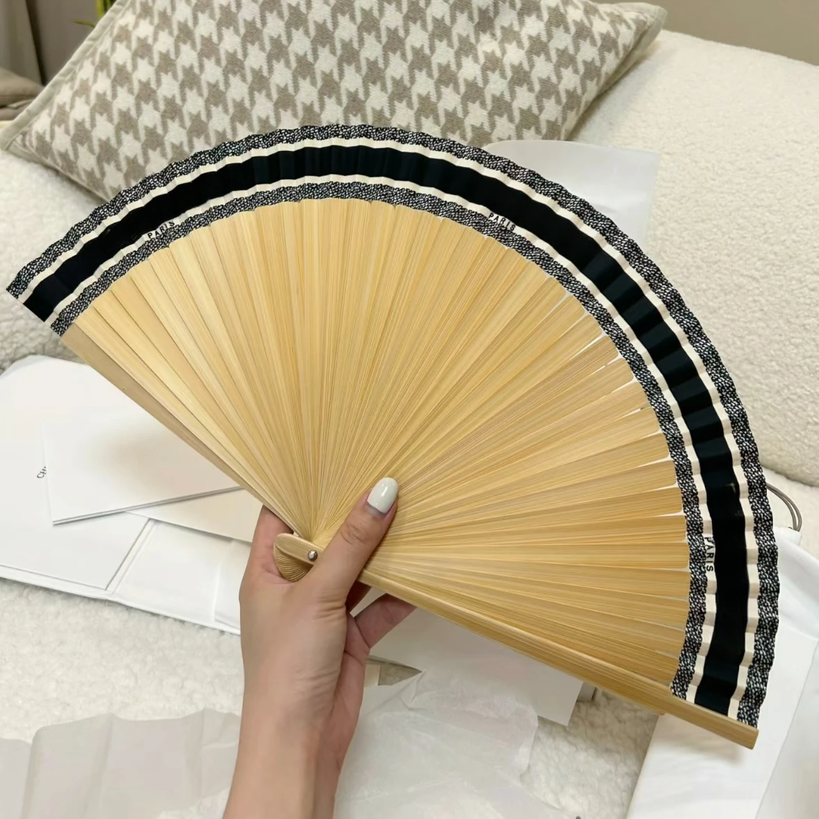 

Luxury Brand Wooden Folding Fan Limited Edition Blue Folding Fan Retro Striped Folding Fan Handmade Women's Gift Home Decoration