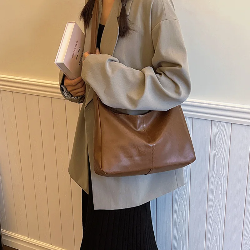 حقيبة يد جلدية ناعمة. حقيبة كروس واسعة ومتعددة الاستخدامات مصممة لأسلوب سهل وأساسيات يومية. #3