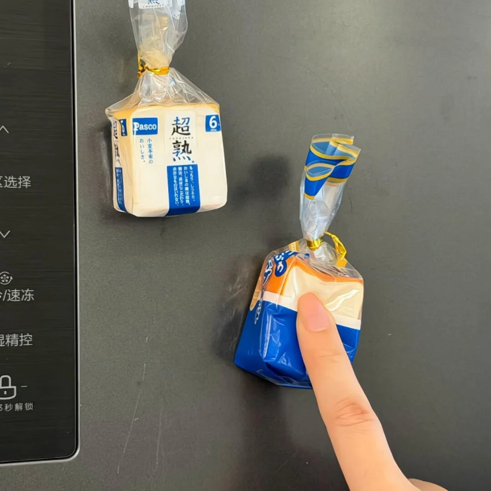 Super Miękka Naklejka na Lodówkę w Kształcie Mini Tostu, Magnetyczna, Odbijająca się, Kreatywna, 3D, PU, Antykolizyjna Ozdoba w Kształcie Jedzenia