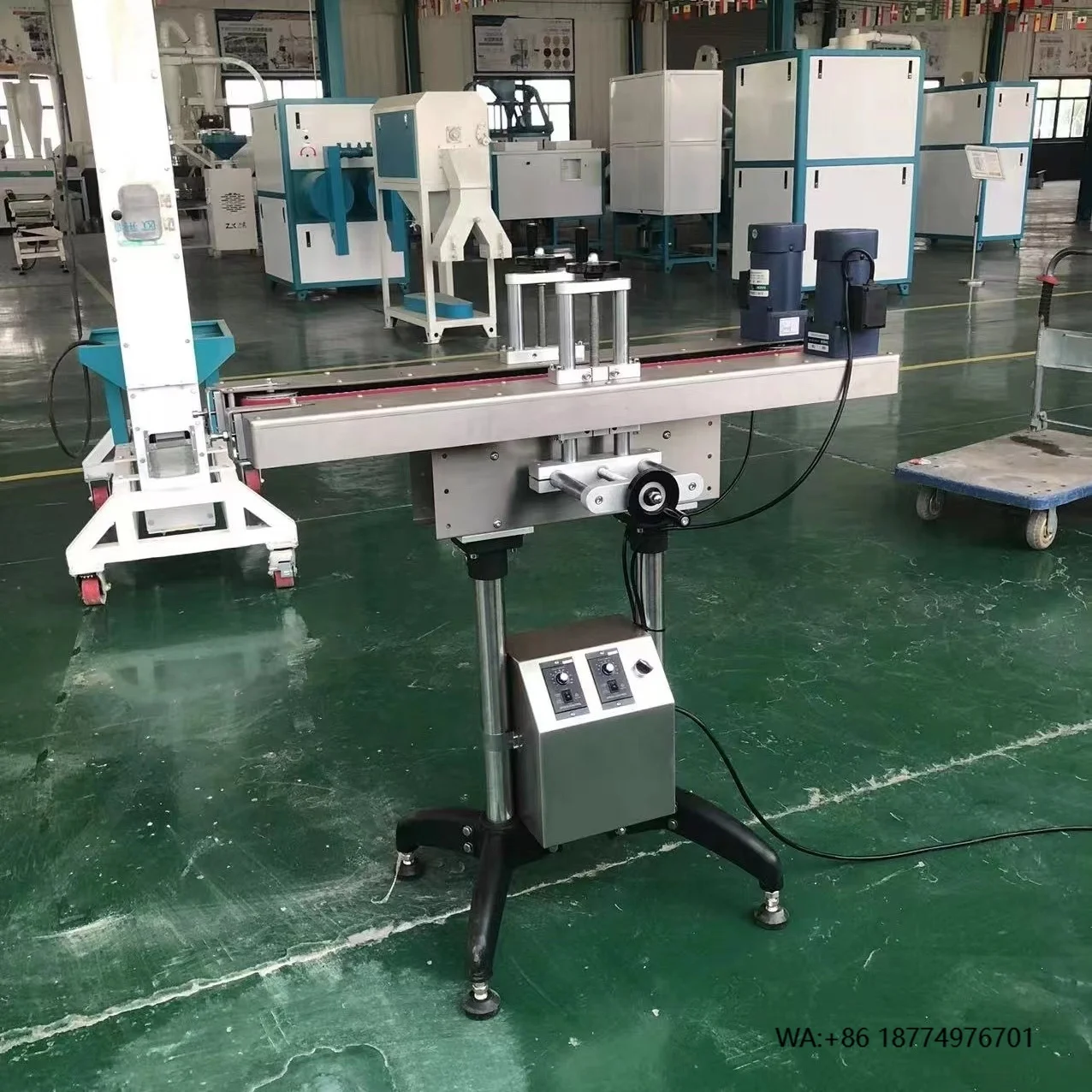 

Эффективный автоматический прочный бездонный конвейер для бутылок из нержавеющей стали с резиновой лентой для пищевых магазинов с регулируемой скоростью