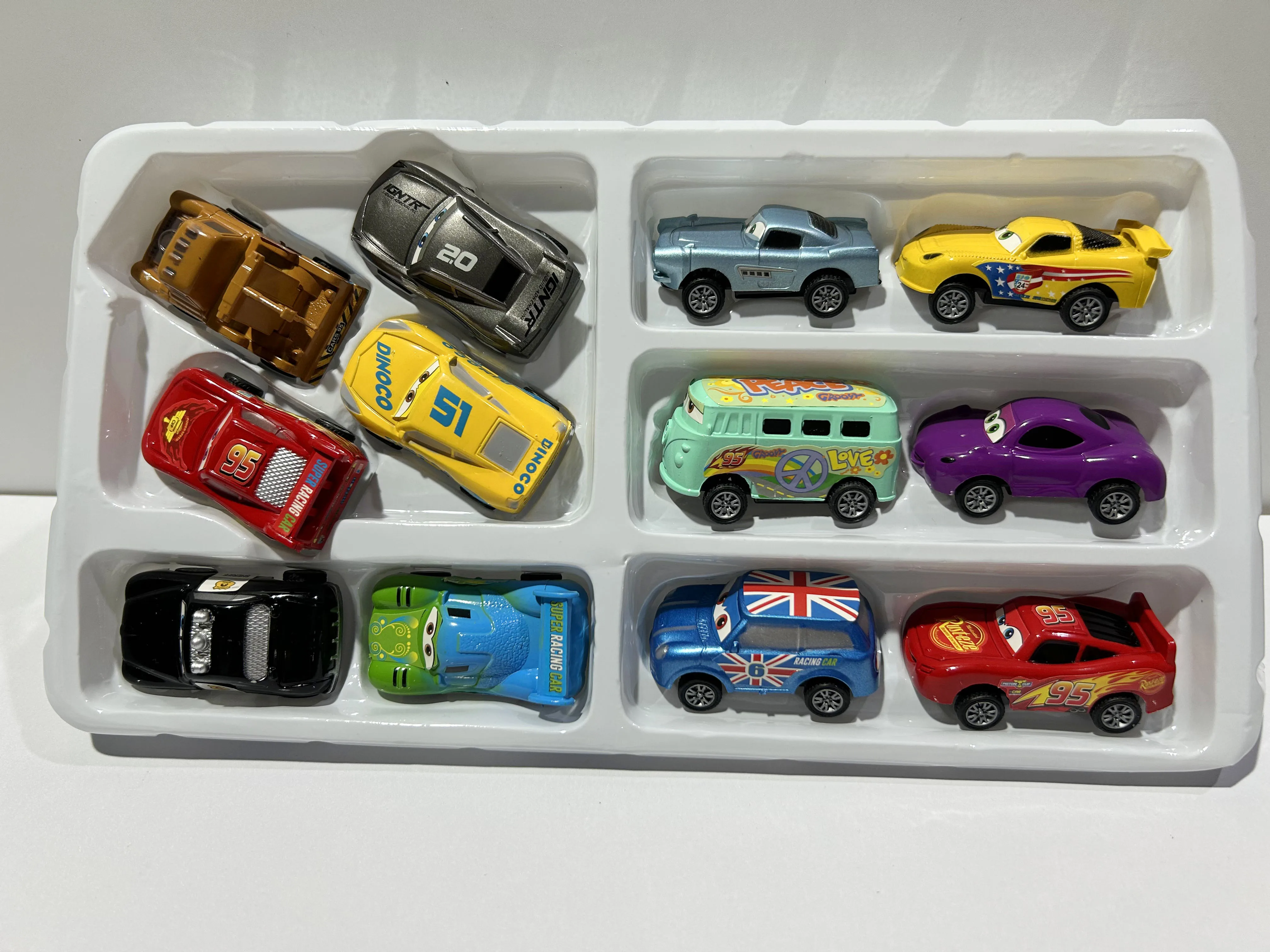 12 stks/set Disney Pixar Cars Lightning Mcqueen Jackson Storm Pvc Model Back-Force Auto Speelgoed Voor Kinderen Verjaardagscadeau set Kerst