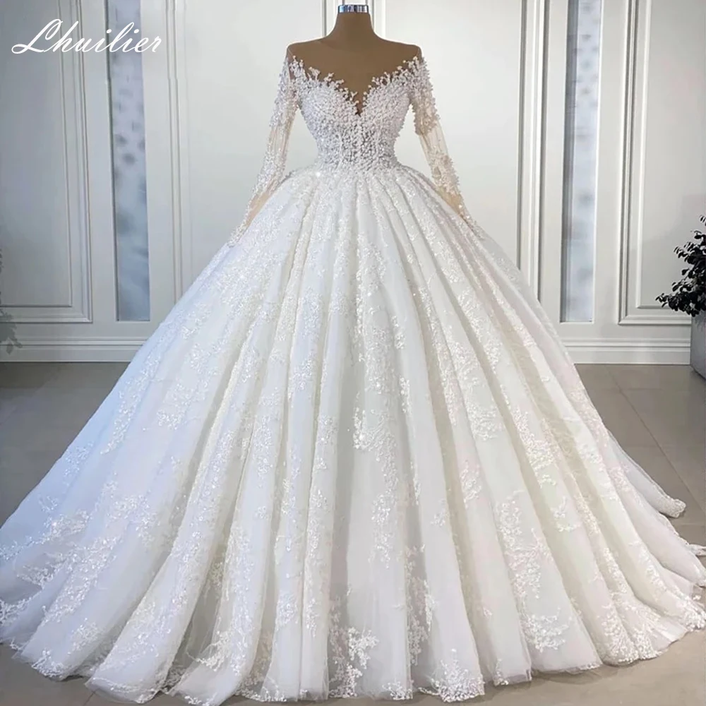 Lhuilier Scoop Neck Ball Gown Lace Wedding Dresses 2023 Floor Length Pearls Beaded Buttons Closer Bridal Dress with Chapel Train