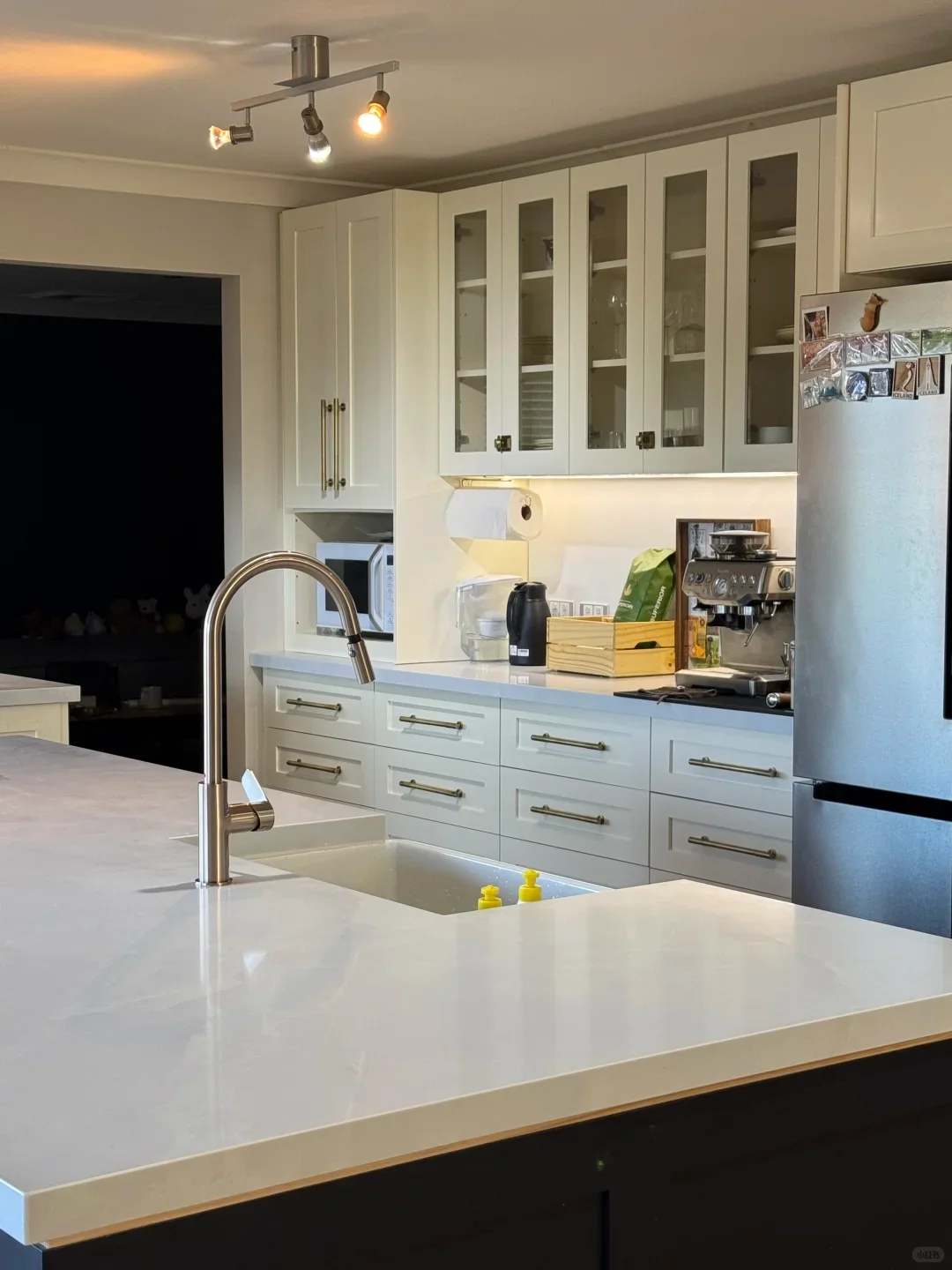 Armario hecho a pedido: organizador de ropa que ahorra espacio con perchas |   Color y diseño personalizados