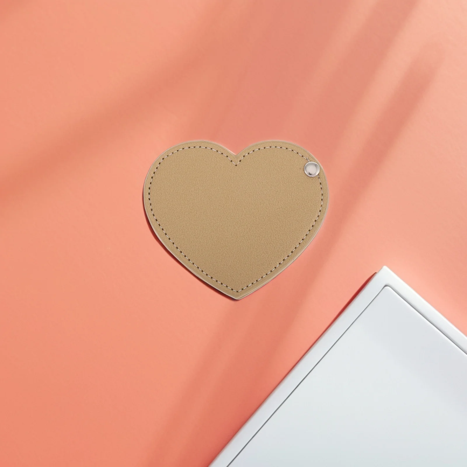 Contenitore per specchio a forma di cuore da campeggio compatto per borse da tasca carine da donna che utilizzano piccoli specchi