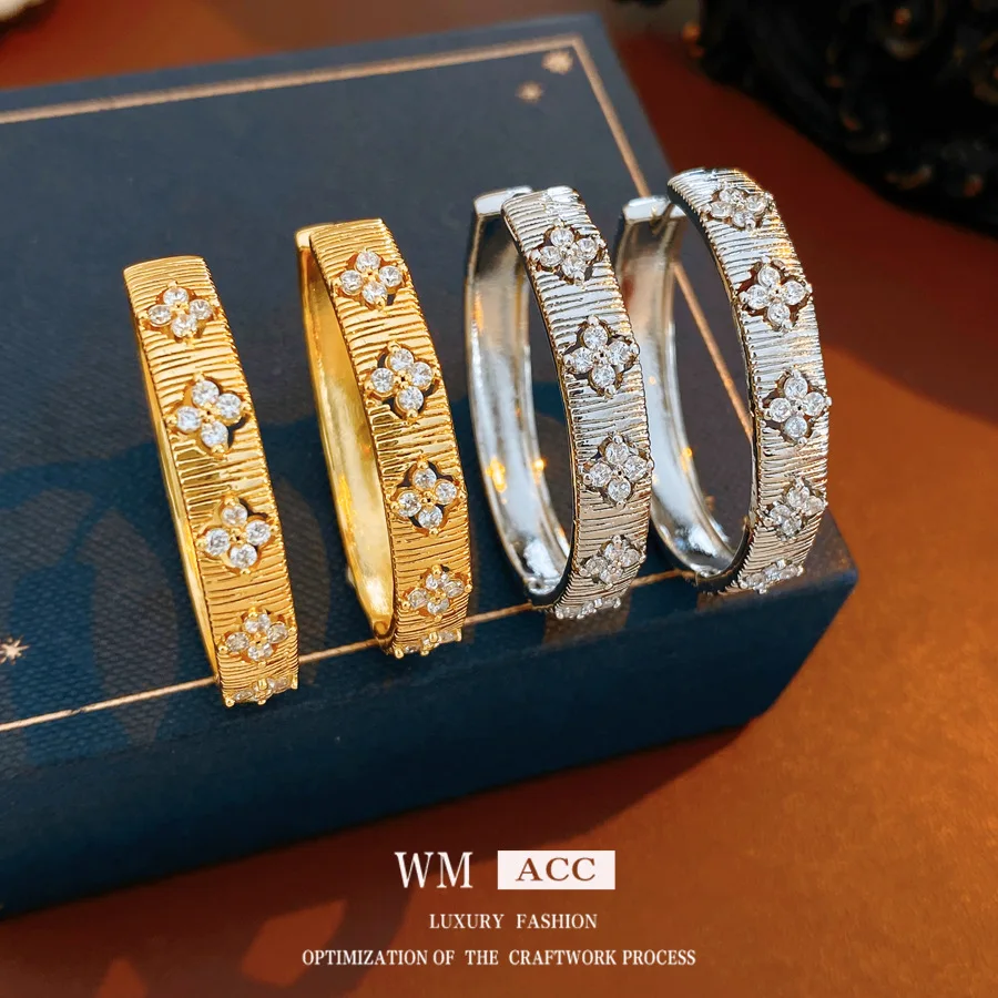 Vintage Kleeblatt-Creolen für Damen | 18K Vergoldet | Kubischer Zirkonia | Luxuriöser Brautschmuck | Trendige Ästhetische Accessoires – Detail 3