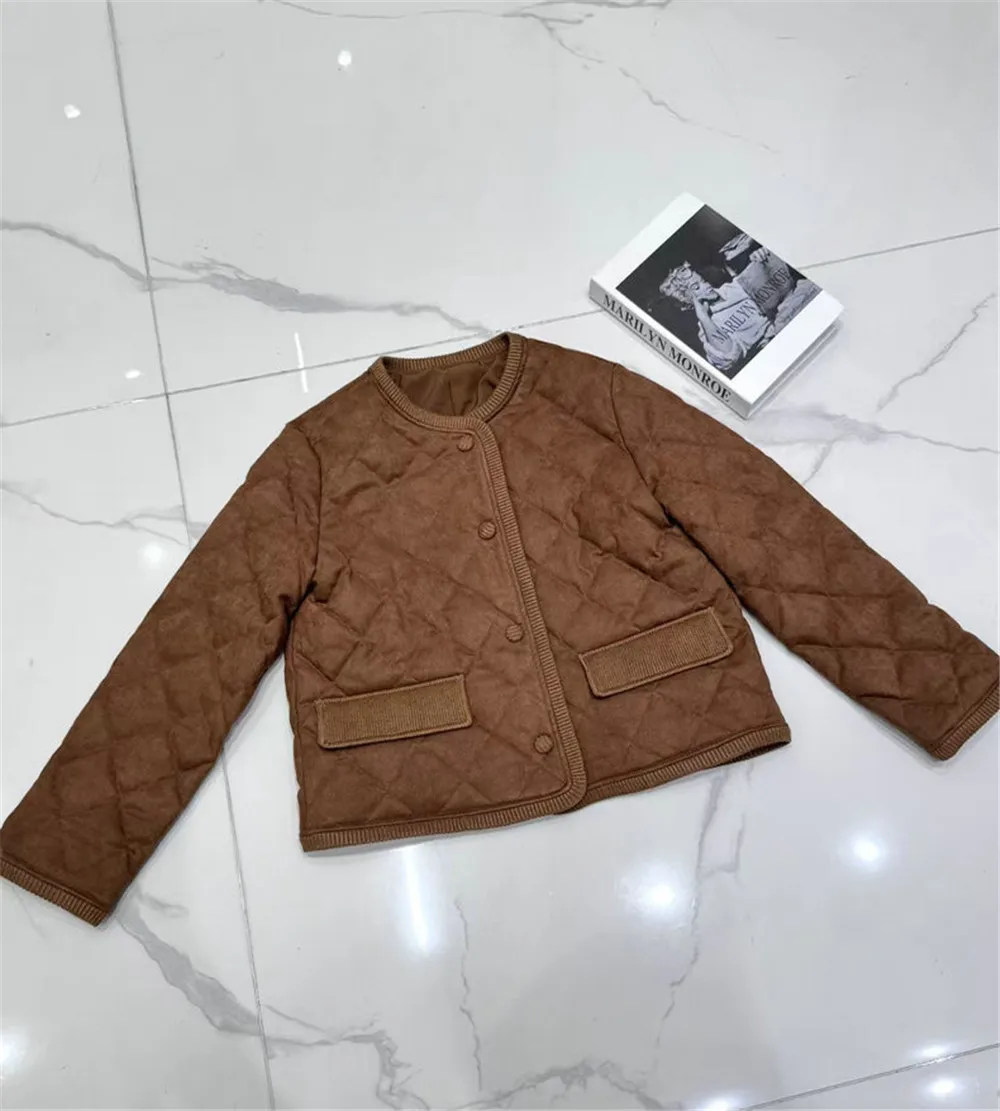 2025 شتاء جديد جولة الرقبة قميص قطني بكم طويل بلون الماس شبكة أسفل سترة الربط بطة أسفل معطف محبوك