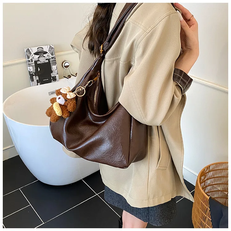 

Premium Shoulder Bag - Retro Inspired Soft Leather, Spacious Commuter Purse with Detachable Strap, Gift Ready