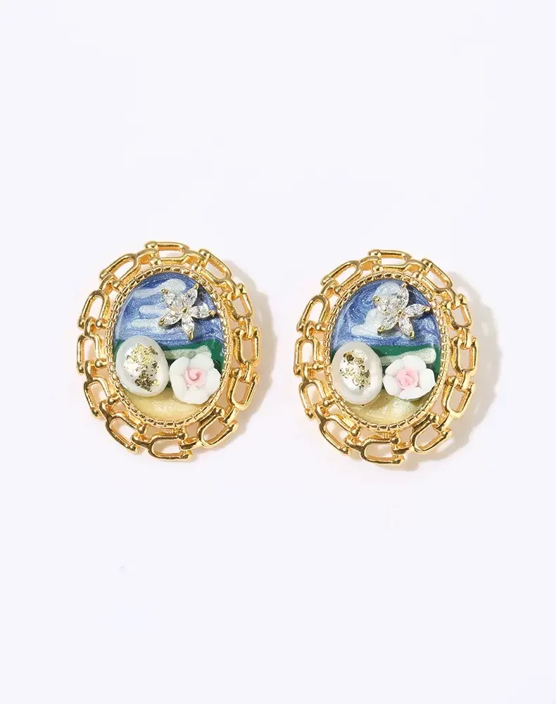 أقراط بيضاوية كلاسيكية مرسومة يدويًا من الزهور واللؤلؤ للنساء، إطار ذهبي رقيق مع لمسات النجوم للمناسبات الخاصة