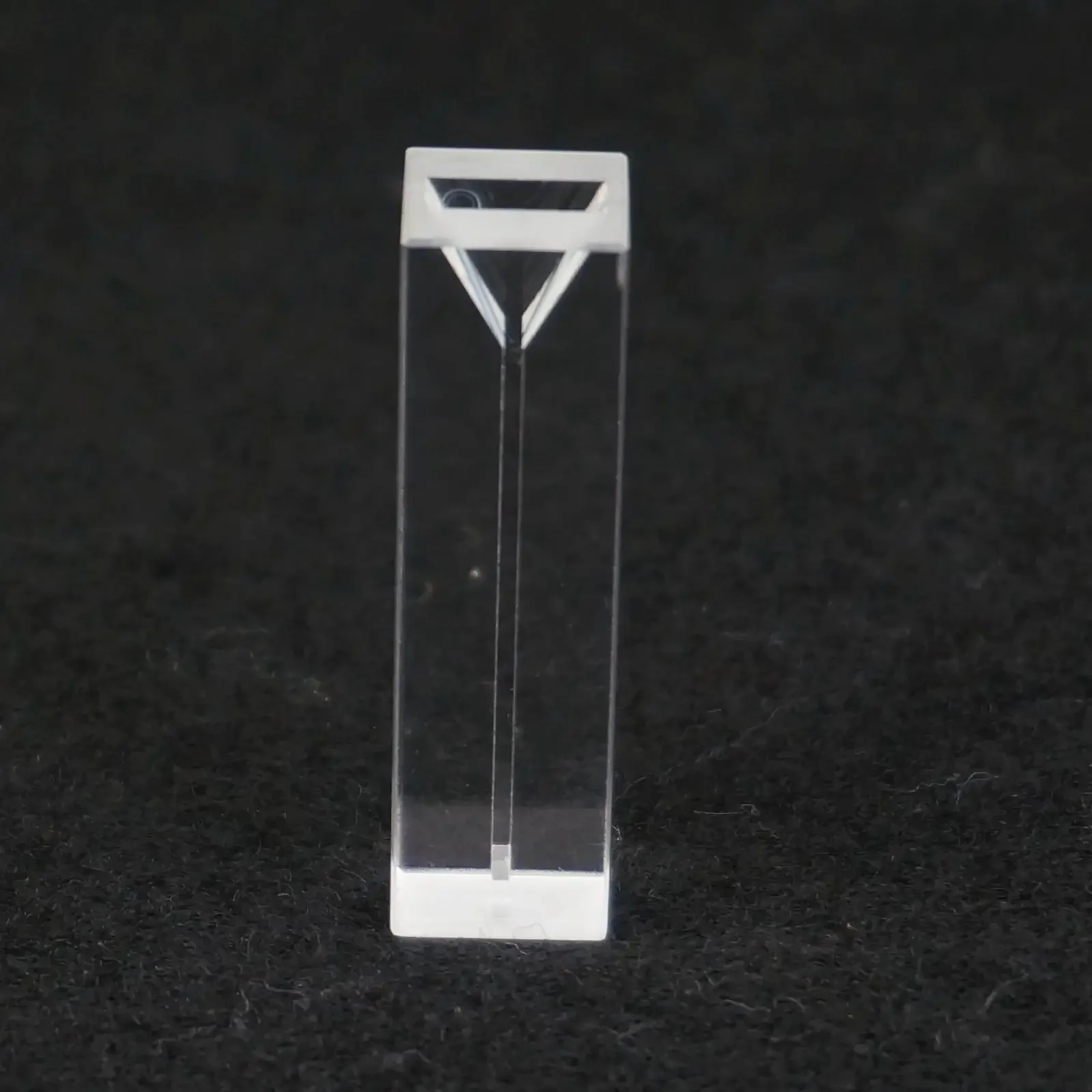 

10mm Path 140ul 1x4mm Inside Width Light UV JGS1 Quartz Cuvette Cell 4-way Light With Lid For Fluorescence Spectrometer