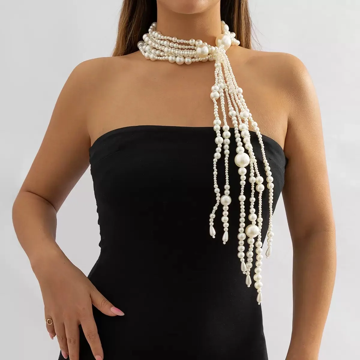 

Elegant Multi-Layered Pearl Tassel Necklace European Style Luxury Sensation Clavicle Chain Accessory for Dinner Parties