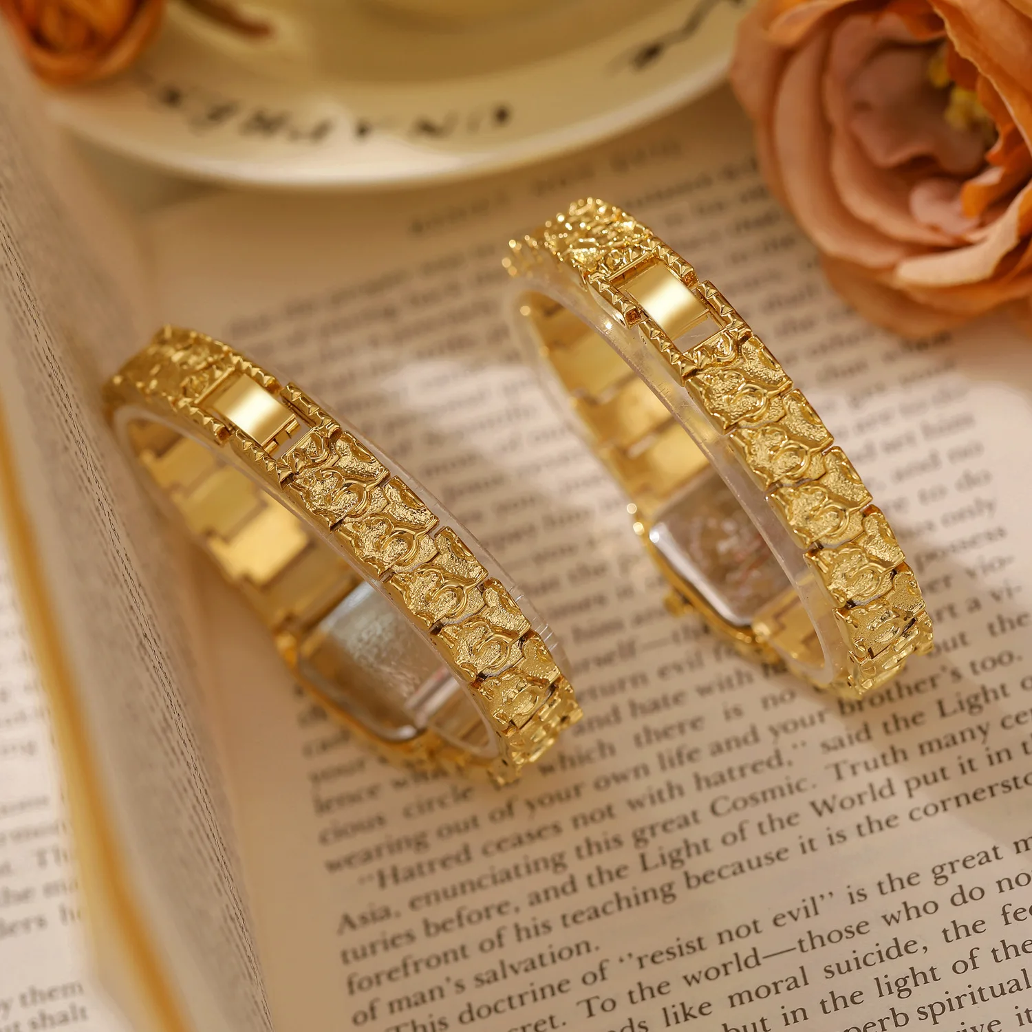 Retro Gold Lava Bracelet Watch with Square Rhinestone Pointer Quartz Watch for Women FA1907