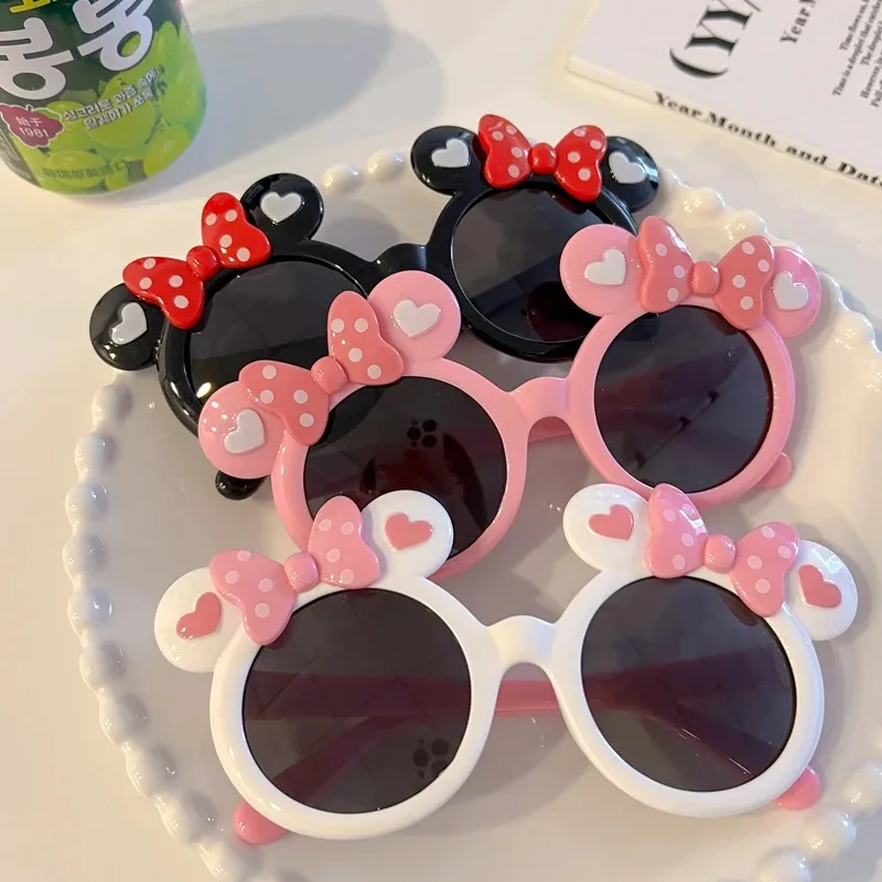 Nowe Dziecięce Okulary Przeciwsłoneczne z Kokardką Myszki Miki UV400 dla Dziewczynek i Chłopców, Urocze Okulary Ochronne na Słońce do Użytku na Zewnątrz, Okulary Przeciwsłoneczne dla Dzieci