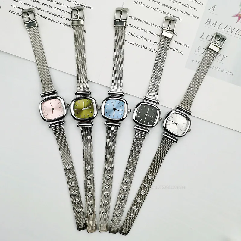 2025 nouveau rétro femmes montre-bracelet à Quartz petit carré montre pour femme étudiant simplifié Netbelt montre montres pour femmes 1 pièces