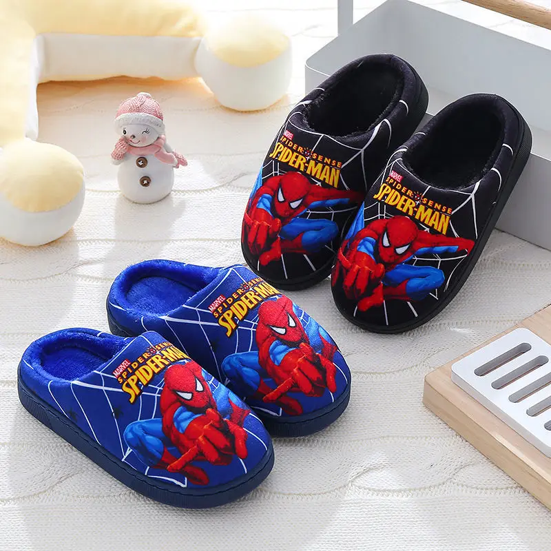 Sepatu pola Spider Man untuk anak-anak Winer sandal katun anak-anak kartun beludru untuk kehangatan sepatu anak cocok digunakan di rumah