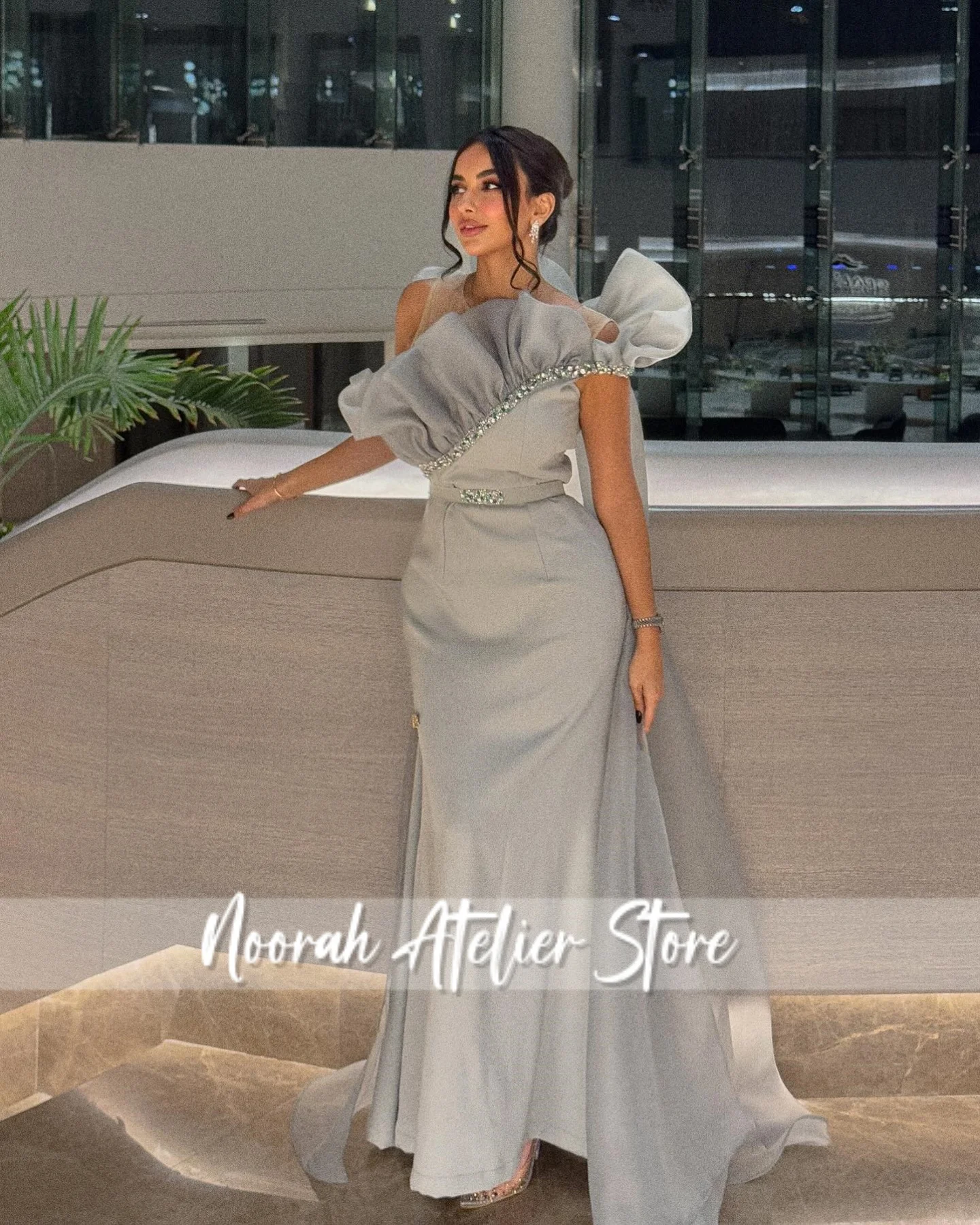 فساتين سهرة دبي أنيقة برقبة مموجة باللون الرمادي مطرز 2025 فساتين زفاف فستان حفلات فساتين شير للمناسبات الخاصة حسب الطلب