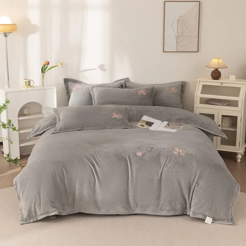 

2024 new winter high-gram milk fleece quilt cover plain embroidered bed skirt four-piece quilt cover bedding