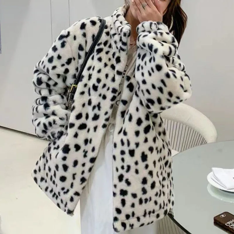 Abrigo de piel sintética para mujer, versión coreana de longitud media, estilo informal holgado, prendas de vestir exteriores gruesas de algodón, abrigo para mujer, invierno 2023