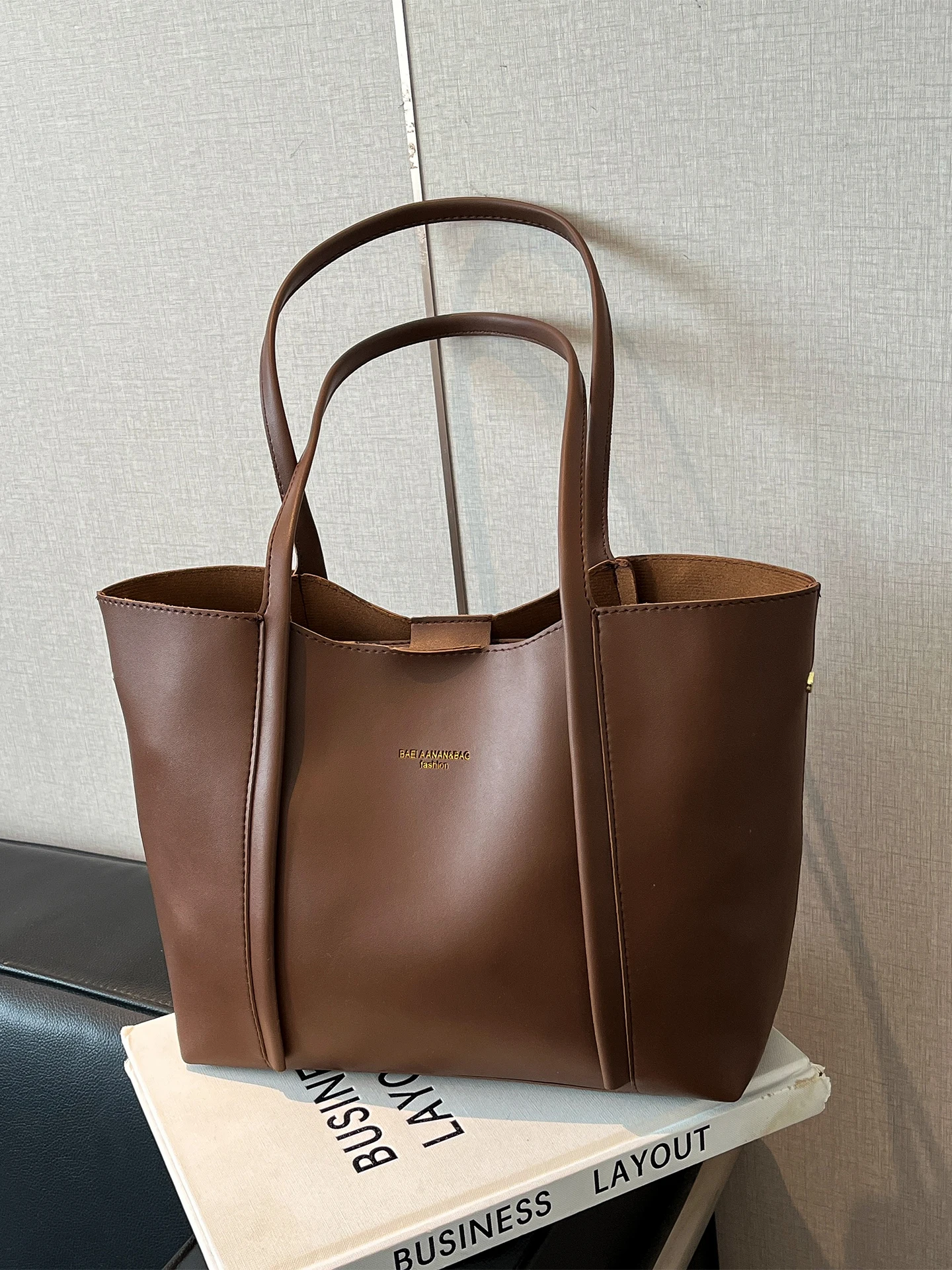 

Сумки-тоут большой вместимости, 2025 г., женские минималистичные винтажные однотонные сумки на одно плечо, женские сумки высокого качества