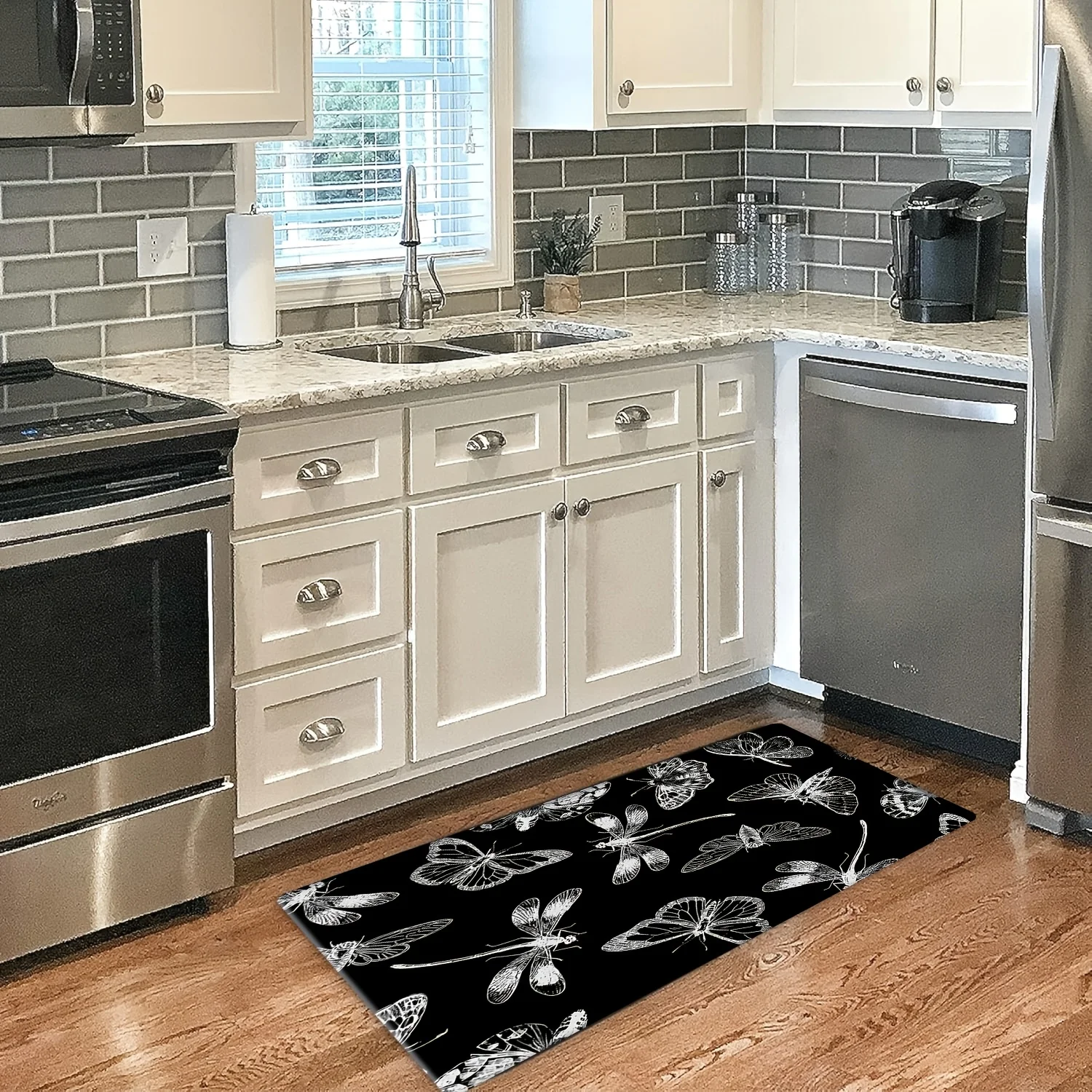 1pc 100% Polyester Black And White Insect Pattern Long Strip Anti-Slip Mat, Ultra-Soft Machine Washable Non-Fading Home Long S