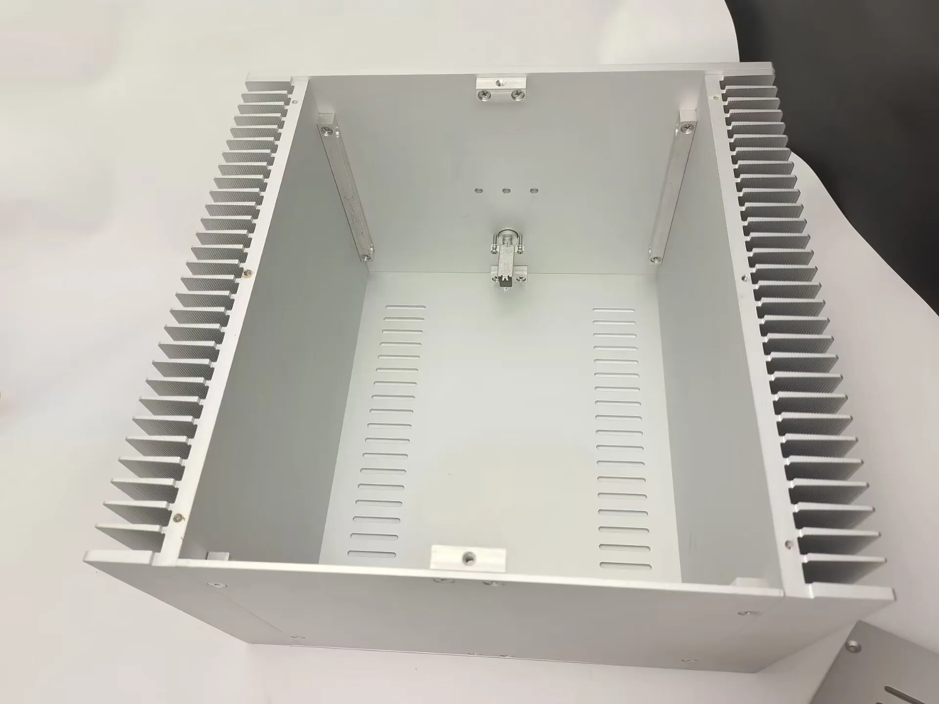 Goldmund Silver All aluminum amplifier chassis AMP Enclosure DIY box with heatsink (320 *200*308mm)