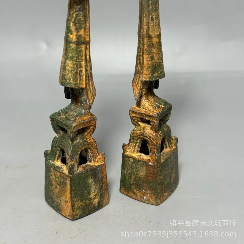 Antique, nostalgic, ancient figurines, vintage items, green-glazed bronze artifacts, Sanxingdui cultural decorations,