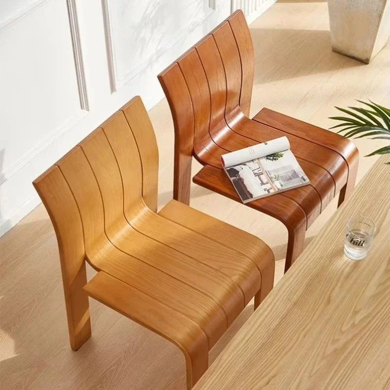 Modern design of solid wood curved dining chairs, using durable and environmentally friendly materials