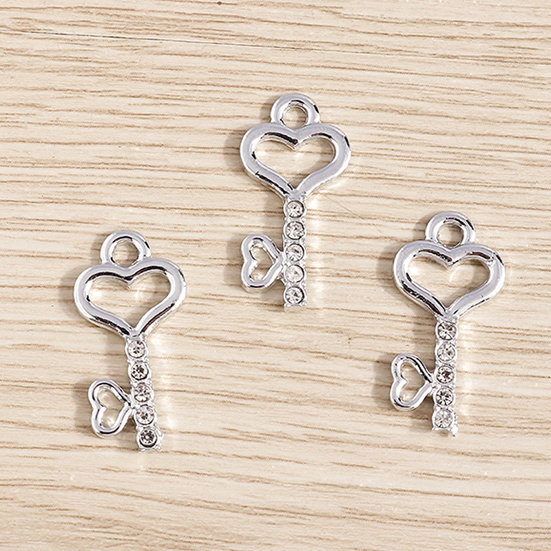Tusember 10 Stück exquisite silberfarbene Kristall-Liebesherz-Charms für die Schmuckherstellung, modische Ohrringe, Halsketten, DIY-Anhänger – Detail 7