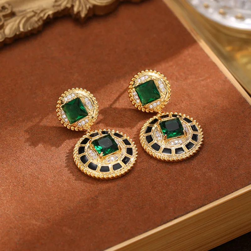 

Bobokiki Jewelry Fashion Round Titanium Steel Micro-Inlaid AAA Green Zircon Silver Needle Luxury Palace Retro Earrings