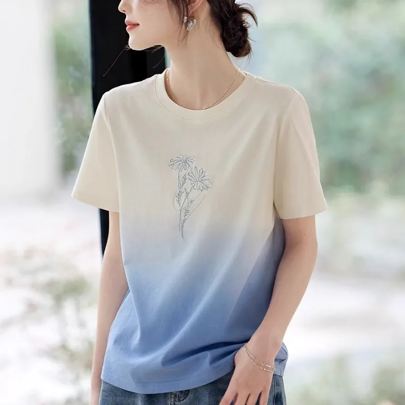 Women's Gradient Blue Daisy Embroidered Short Sleeve T-Shirt