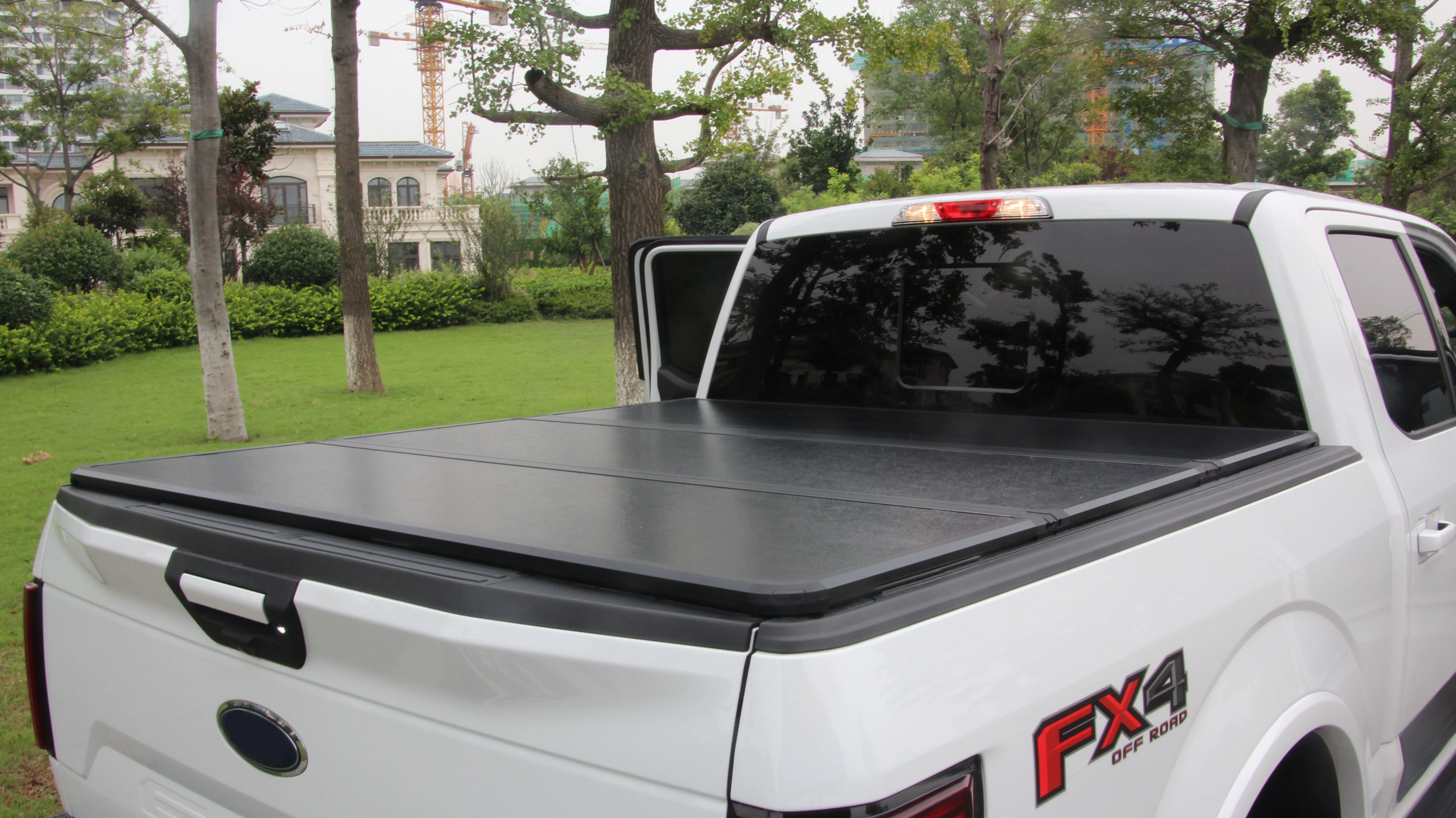 China Manufacturer Pickup Truck Aluminum Hard Four Folding Truck Bed Tonneau Cover For Isuzu DMAX