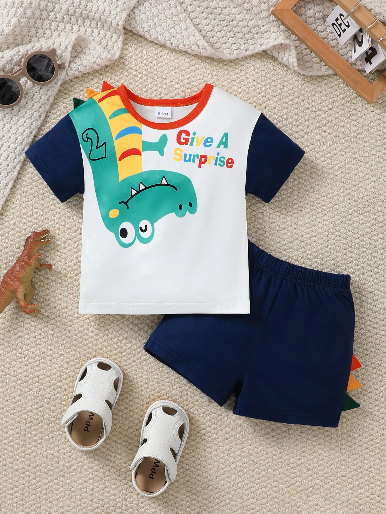 Conjunto informal de 2 uds para niño, conjunto de pantalones cortos de manga corta con dibujos de dinosaurios y pantalones cortos azul marino para niños guapos de 0 a 3 años, conjunto de verano