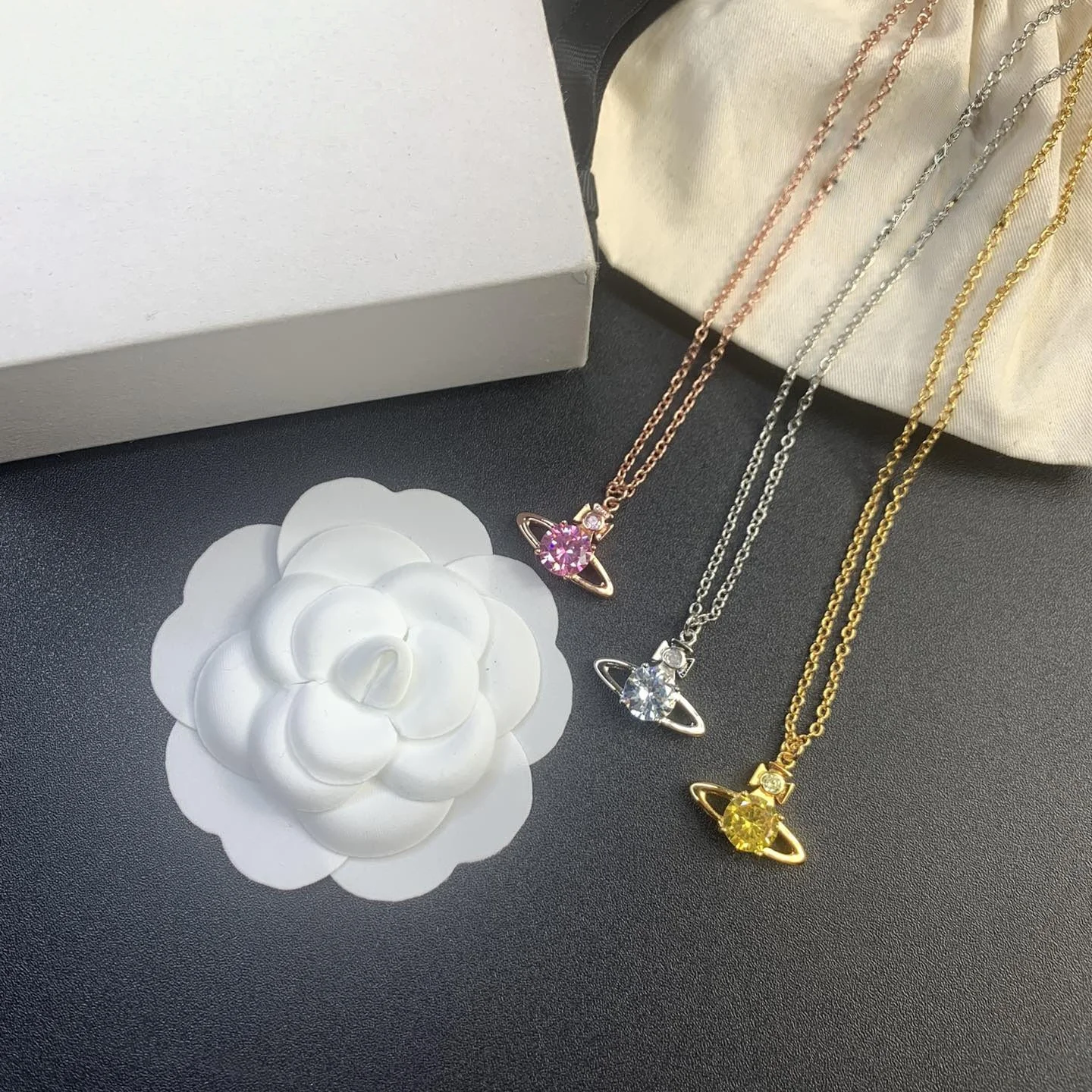 S925 فضة واحدة الماس أنيقة السيدات رومانسية ليتل زحل سحر قلادة أزياء اليومية مجوهرات متعددة الاستخدامات