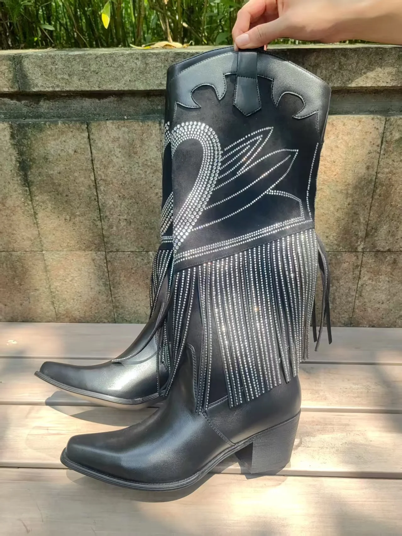 Le più nuove donne stivali da cowgirl occidentali in pelle nera cucito ricamo frange punta a punta tacco grosso stivali vintage con nappa di cristallo