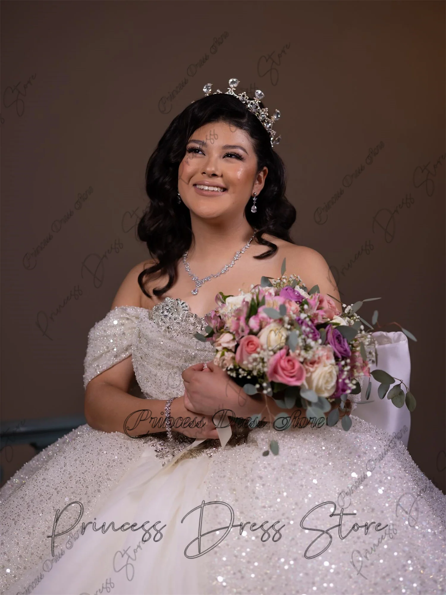 فساتين Quinceanera للأميرة اللامعة الحلوة 16 لحفلات أعياد الميلاد مزينة بشدة على شكل كرة فيستدو دي 15 أنوس مخصصة