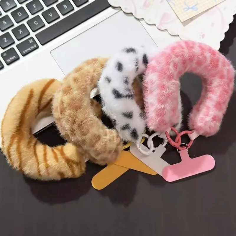 Autumn and Winter Warm Wrist Phone Lanyard, Plush Colorful Leopard Print Pendant and Shockproof Color Short Phone Lanyard