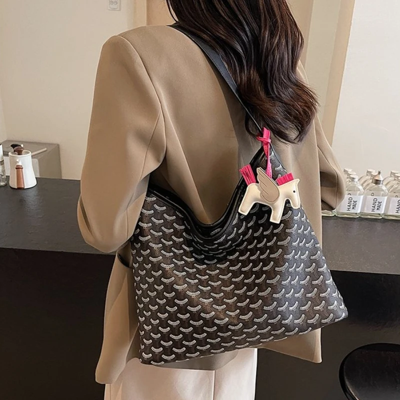 

Personalized Single-shoulder Versatile Women's Bag, Retro Crossbody Commuter Bag for Autumn and Winter, Tote Bag