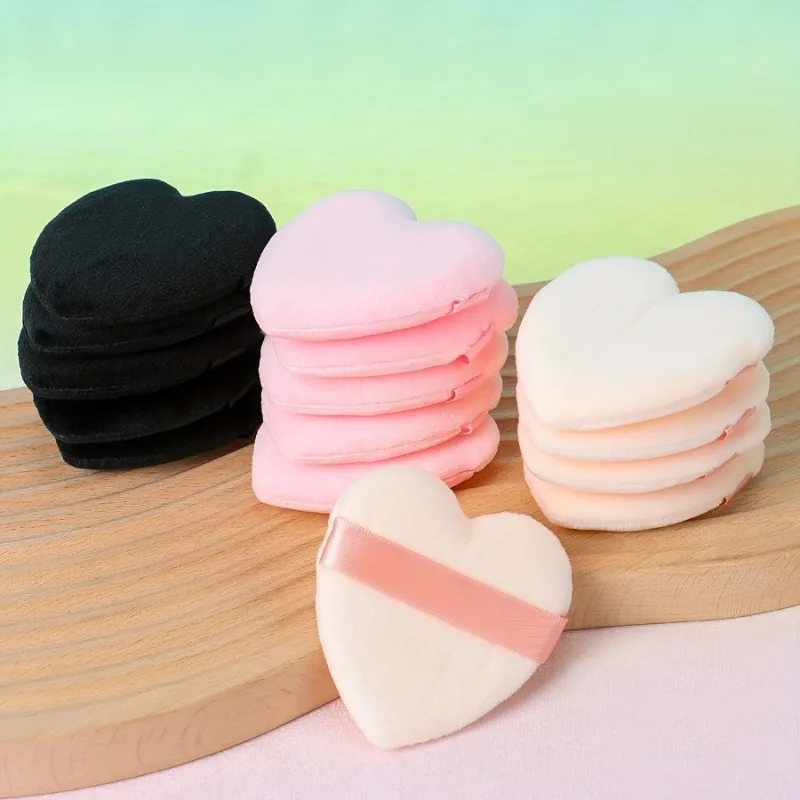 Piumino da cipria in velluto a forma di cuore da 15 pezzi con manico a nastro per uno strumento per il trucco con soffio di polvere per l'applicazione di trucco impeccabile