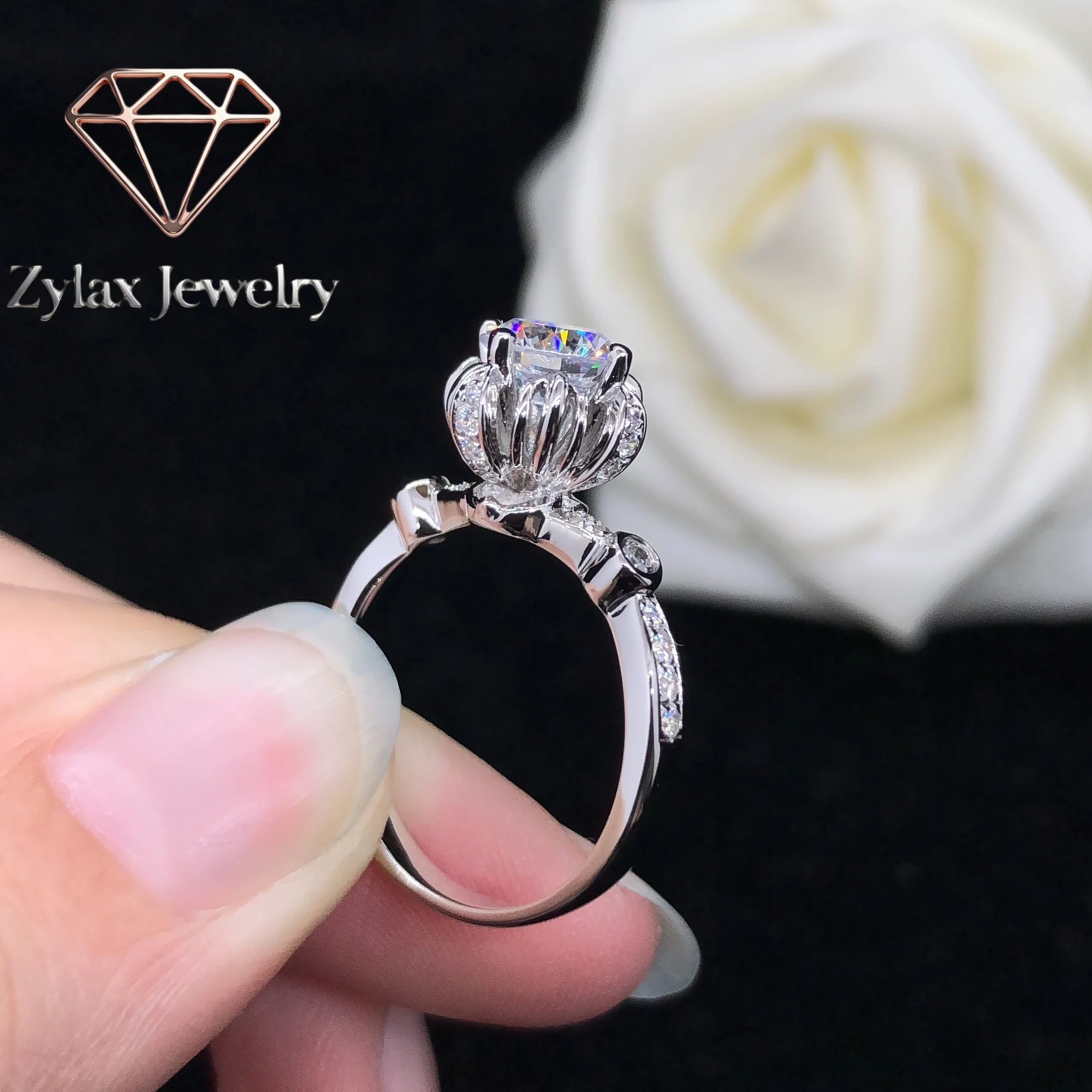 

Zylax Jewelry New Arrival 1Ct 6.5mm D Color VVS1 Moissanite Engagement Ring AU750 18K White Gold Ring Wedding Diamond Jewelry R1