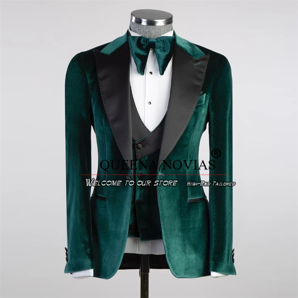 Elegant Boy Suits For Wedding Black Peak Lapel Velvet Jacket Vest Pants 3 Pieces Formal Party Children Tuxedos Bespoke Kids Sets