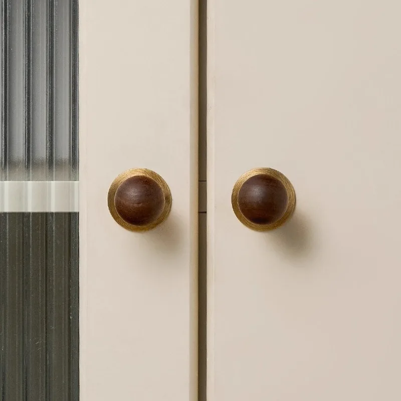 Vintage-Türgriffe im amerikanischen Stil aus Messing und Nussbaumholz, Möbelgriffe und Knöpfe für Küchenschubladen und Holzmöbel. – Detail 6