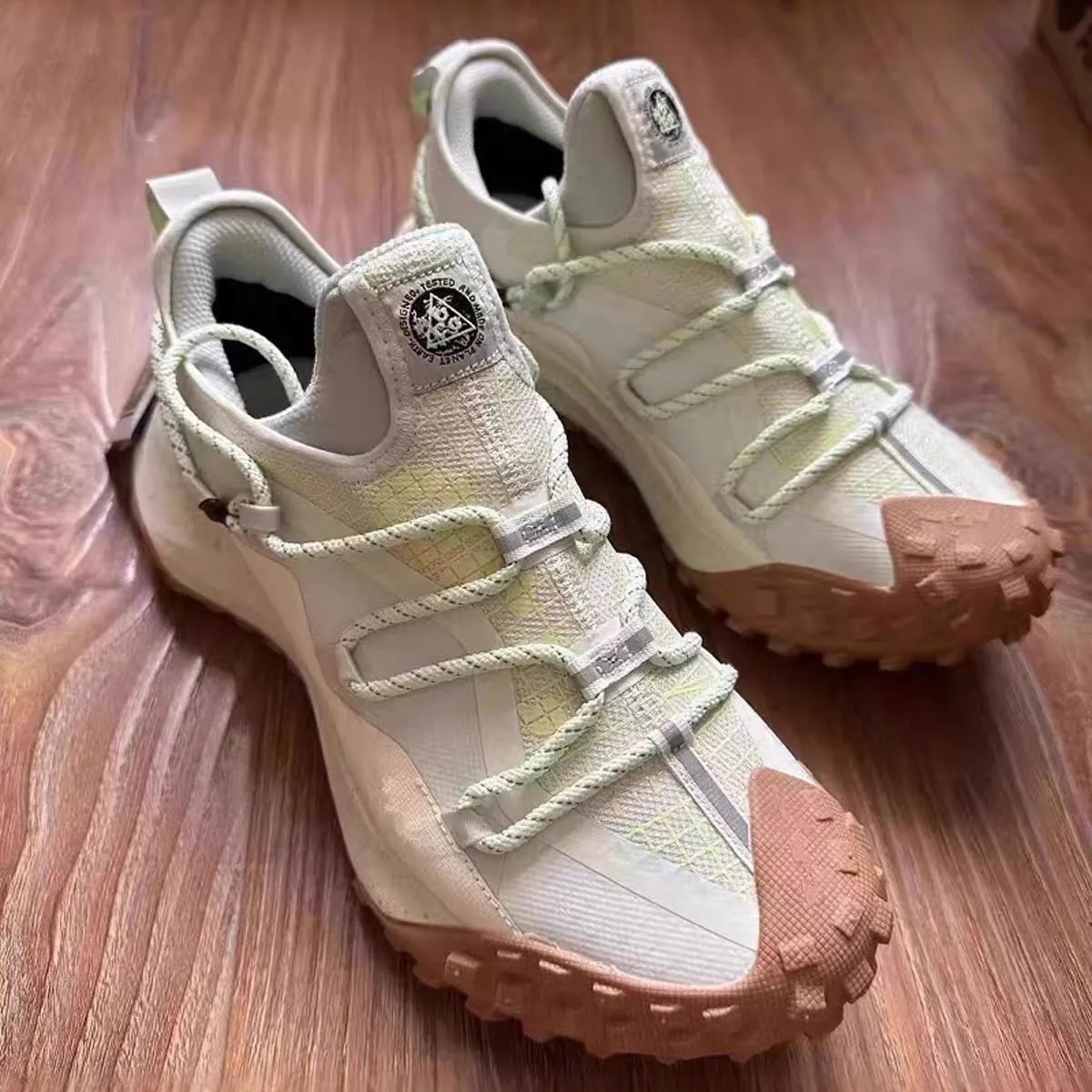 

2026 New Fashion Comfort Outdoor Waterproof Anti-Slip Hiking Shoes Trail Running Sneakers for Men Women Unisex Trekking