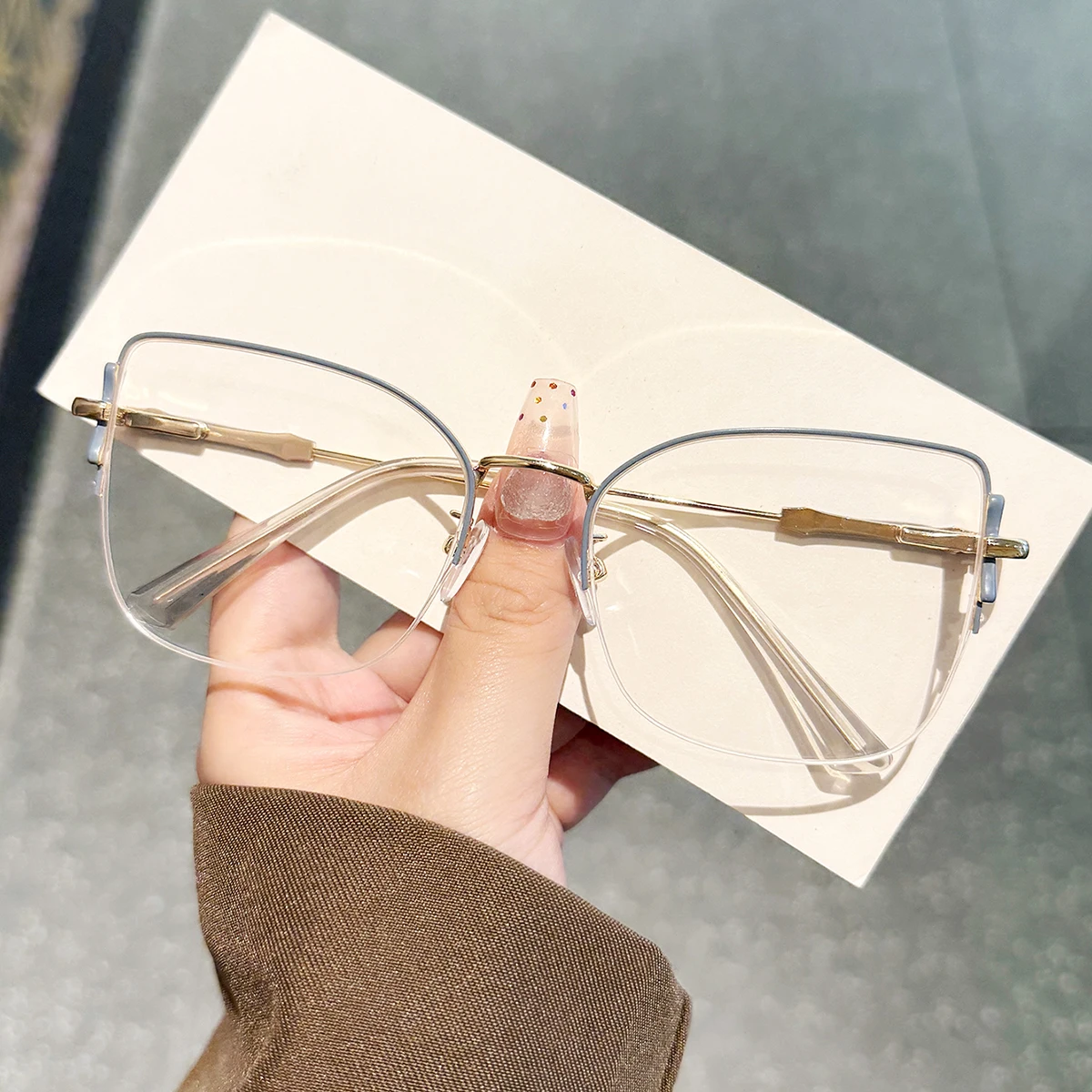 1PC Fashionable Sem… - image