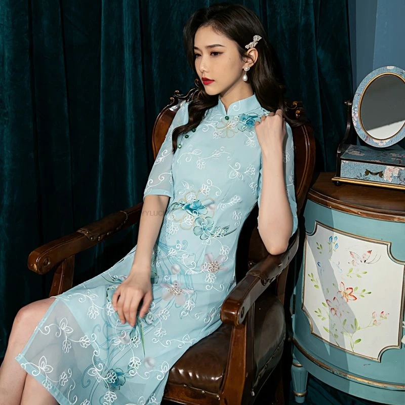 تحسين Aodai Cheongsam فستان المسرح الصيني الأنيق أداء زي المرأة أنيقة المرأة الصينية التطريز فستان تشيباو