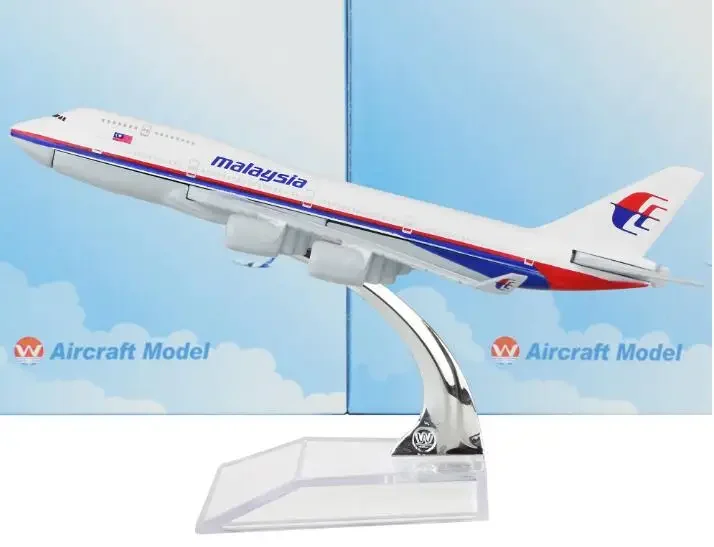 

MALAYSIA AIRLINES SYSTEM BERHAD B747- 400 16cm model airplane kits child Birthday gift plane models toys Christmas gift