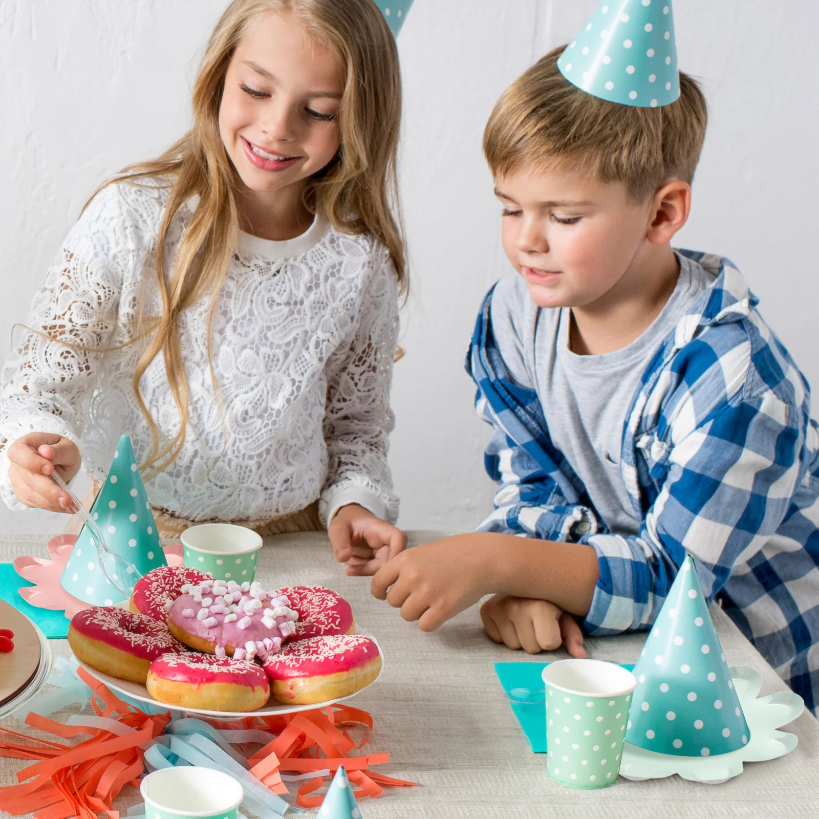 

40 Pcs Disposable Flower Plate Paper Plates Party Girl Theme Daisy Spring Holiday Tableware Retro Cake Pastel Appetizer