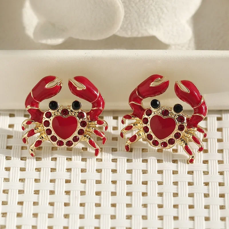 

Personalized Red Heart-shaped Crab Ear Studs, Fashionable Marine Creature Crab Earrings, Summer Vacation Beach Party Jewelry