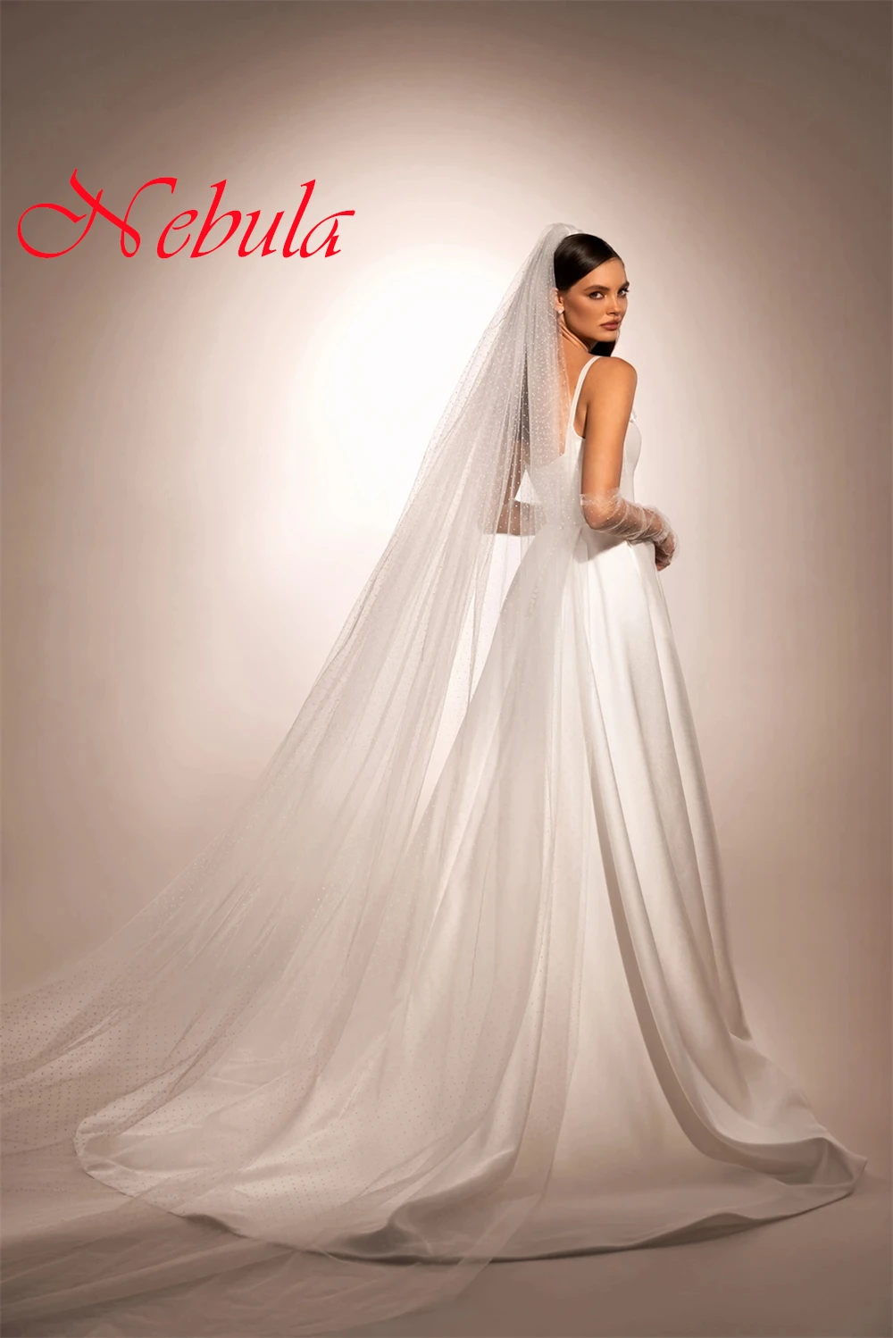 맞춤 제작 고품질 새틴 웨딩드레스 우아한 스트랩리스 스파게티 스트랩 슬리브리스 채플 트레인 백리스 브라이덜 가운