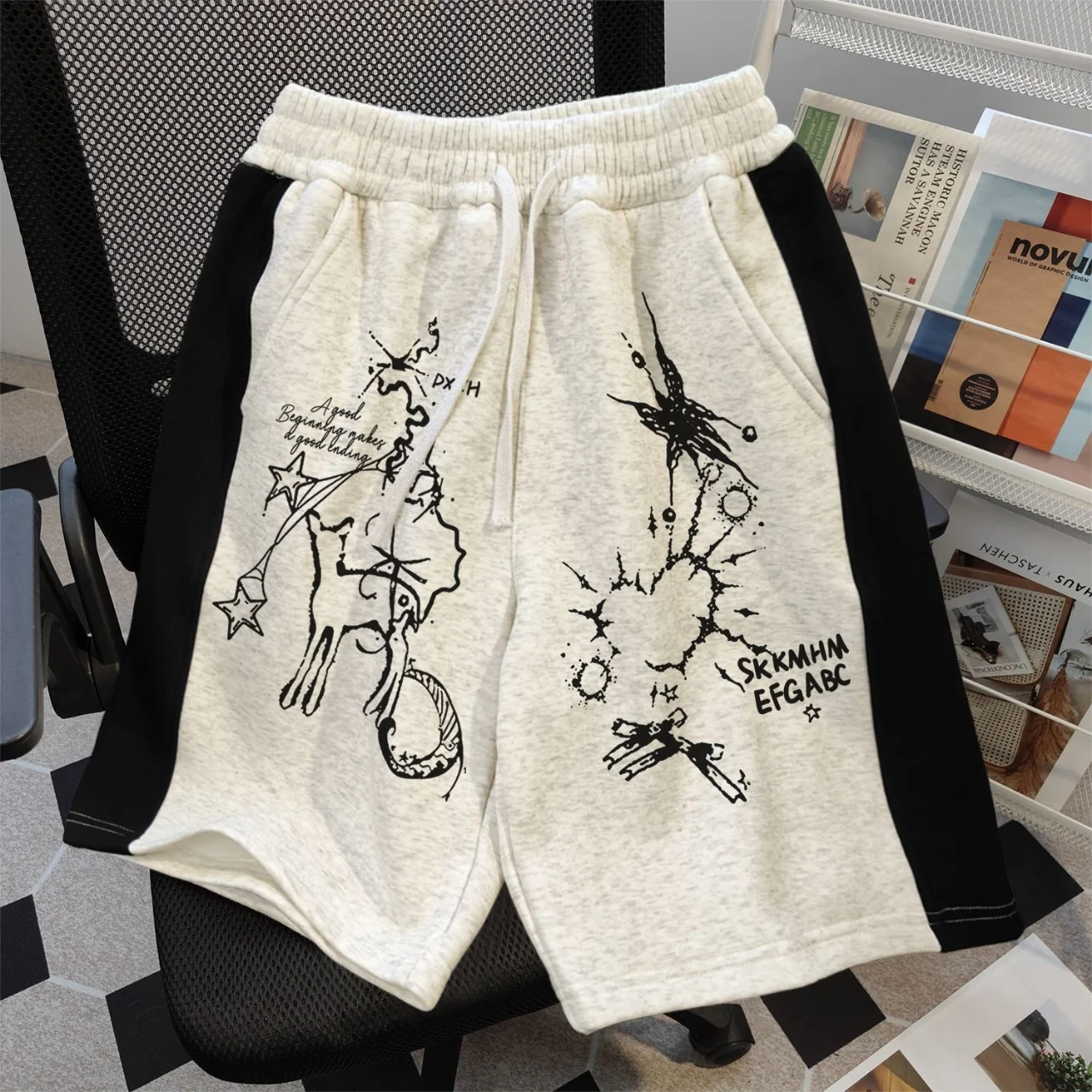 

Women's Color Block Graphic Print Shorts - Loose Fit Drawstring Waist Casual Streetwear Cotton Shorts for Spring Summer