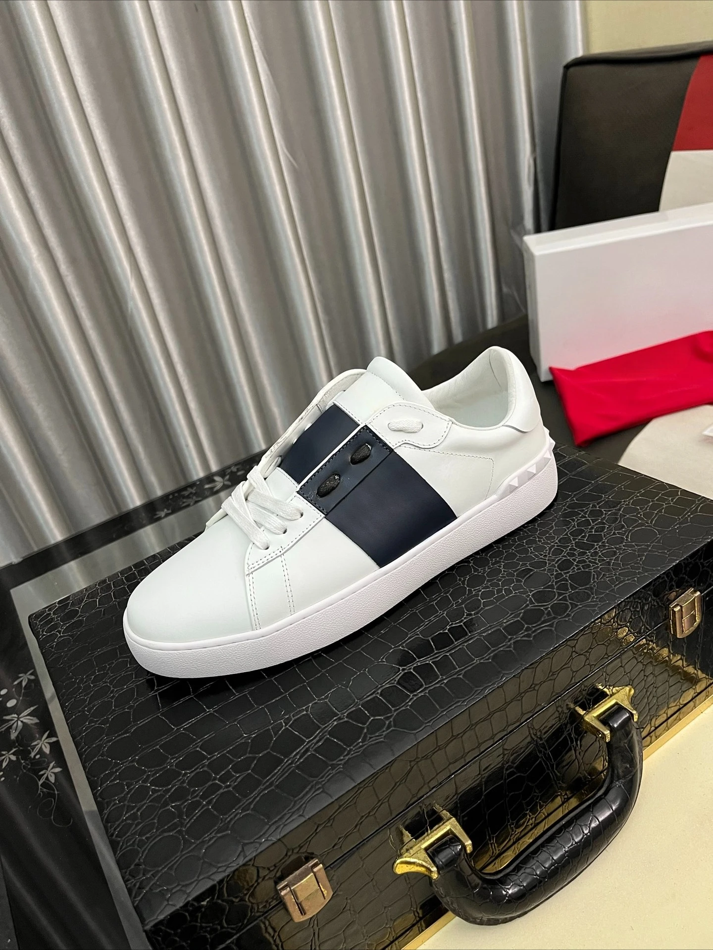 

V Men's Open Leather Sneakers Luxury White Low-Top Trainers with Contrast Stripe Studded Heel Casual Walking Shoes