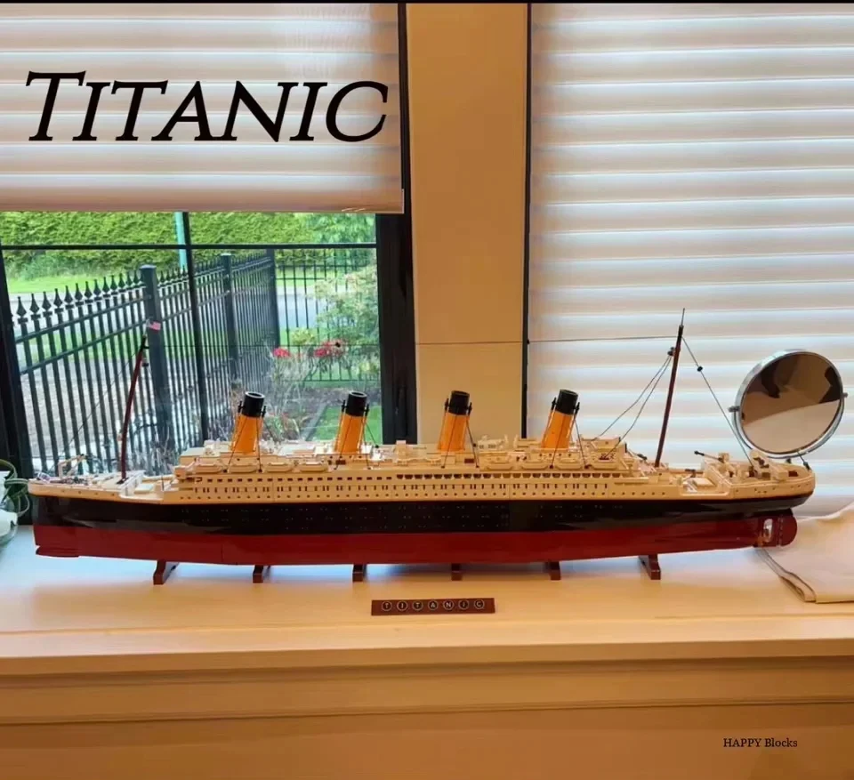 

Kalein Titanic Giant Cruise Ship Model Ship Building Blocks Adult Difficult Set Assembling Toys Boys and Girls Birthday Gifts